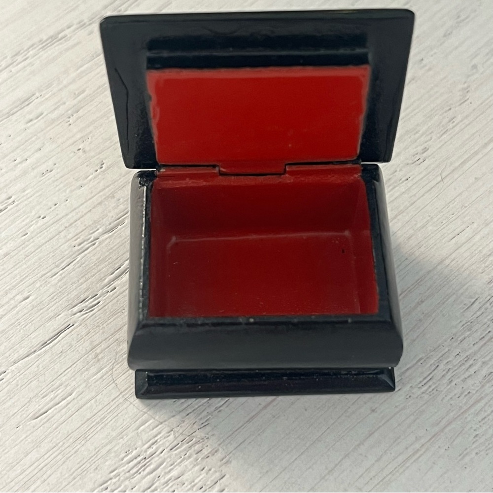 Russian St Basil’s Cathedral Hand Painted Lacquer Trinket Box - Picture 5 of 8